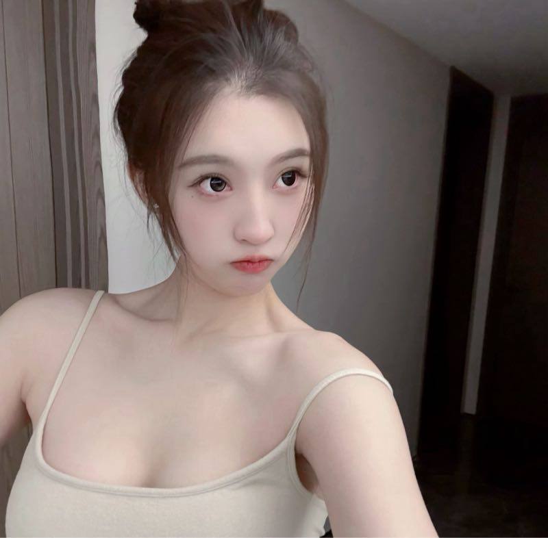 邂逅川妹子“天花板”：176 E杯网红博主的短暂兼职与“初恋”之约