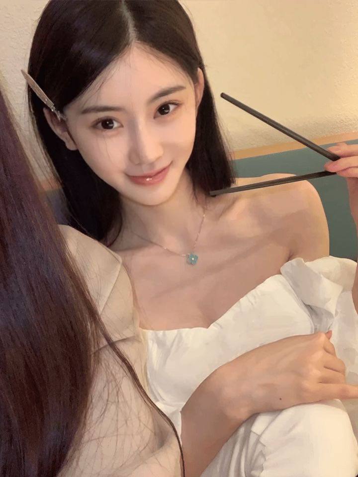 广州“鹦鹉”女友已上线：解码03年170cm新人的“学语”式沉浸体验